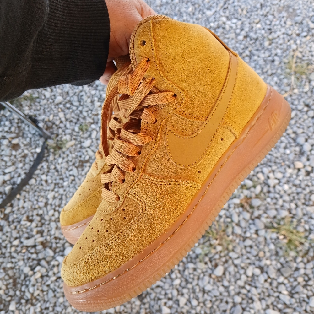 Nike Air Force 1 High LV8 Streetwear/Lifestyle Shoes Size 5 Youth/6.5 Women - Picture 2 of 10